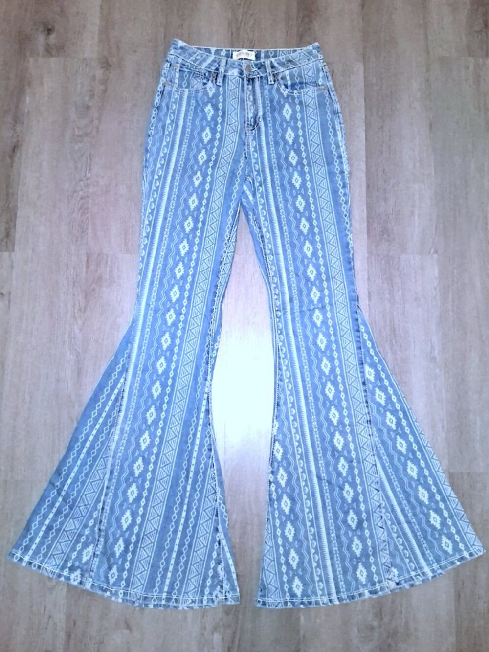 Shyanne Aztec Tribal Print Bell Bottoms Jeans Size 28W x 36L Wide Leg Flares